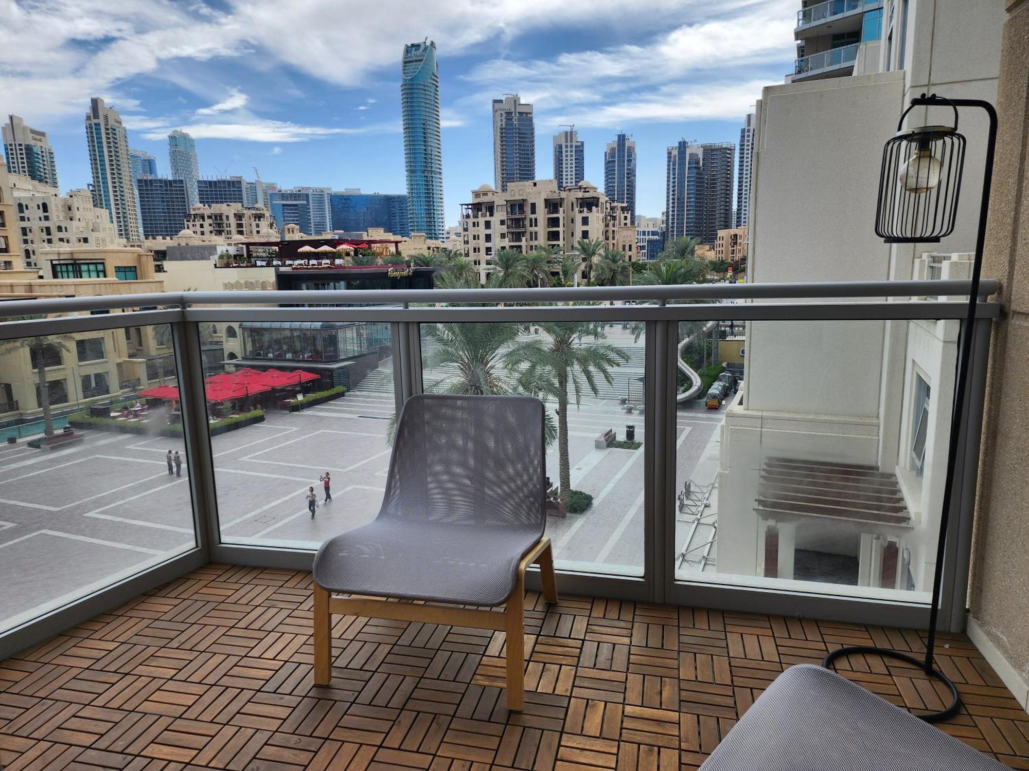 Апартаменты Downtown Oasis, Burj Khalifa Views, Luxury Amenities Дубай Экстерьер фото