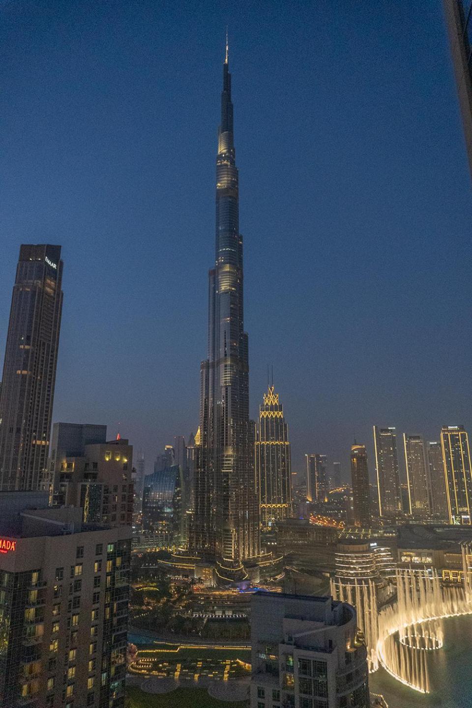 Апартаменты Downtown Oasis, Burj Khalifa Views, Luxury Amenities Дубай Экстерьер фото