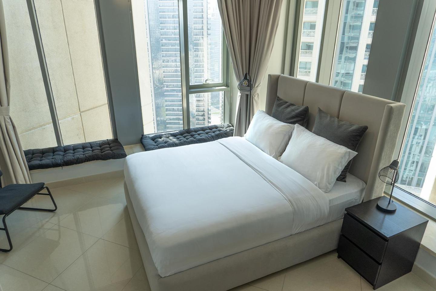 Апартаменты Downtown Oasis, Burj Khalifa Views, Luxury Amenities Дубай Экстерьер фото