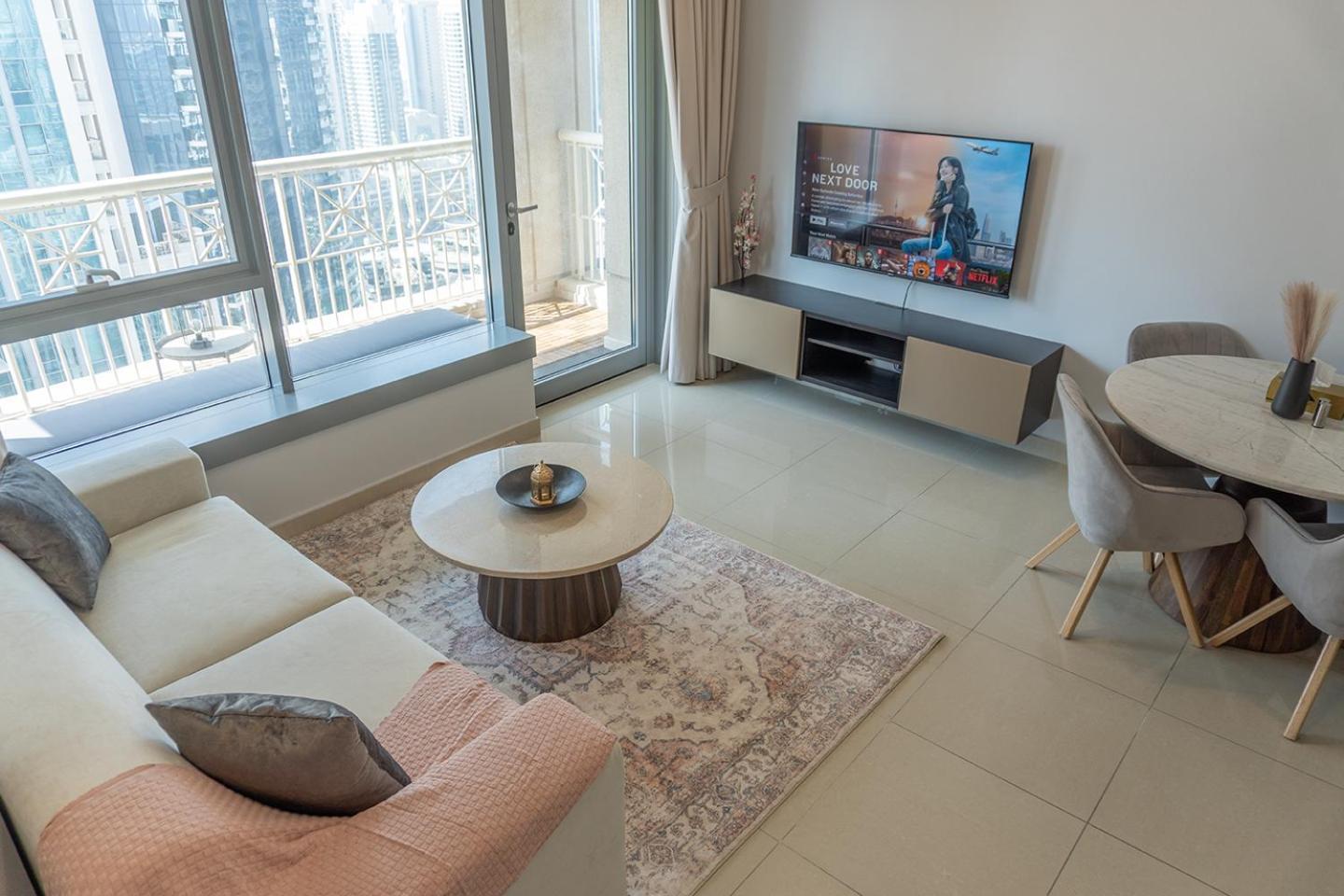 Апартаменты Downtown Oasis, Burj Khalifa Views, Luxury Amenities Дубай Экстерьер фото
