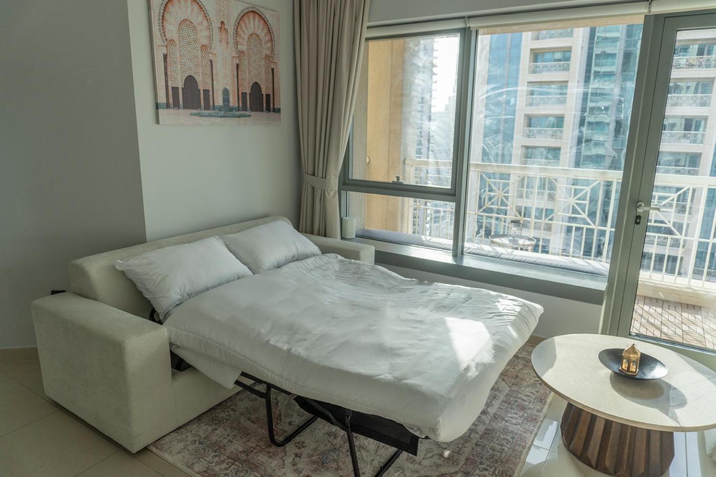 Апартаменты Downtown Oasis, Burj Khalifa Views, Luxury Amenities Дубай Номер фото